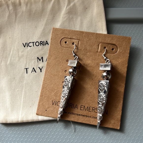 Victoria Emerson Resilience Earrings - silver - Picture 3 of 3